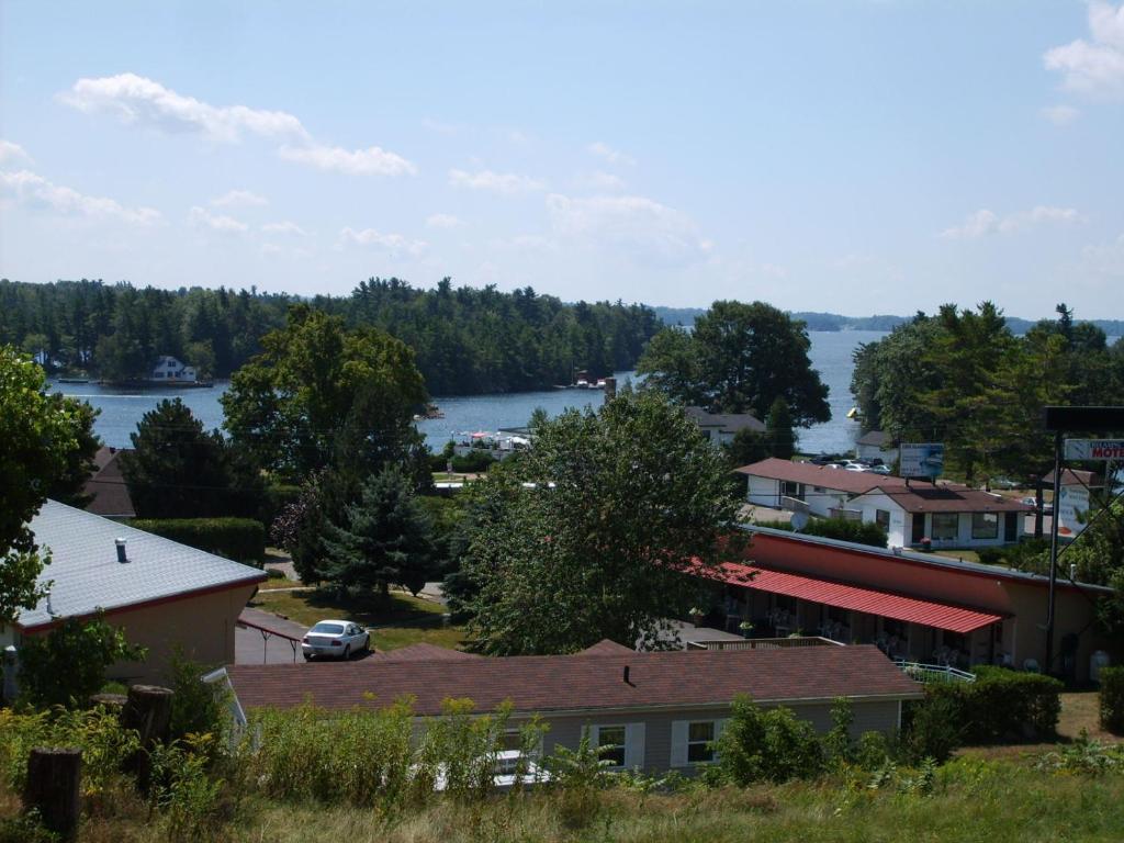 Capricorn Motel Royale 1000 Islands Lansdowne Eksteriør bilde