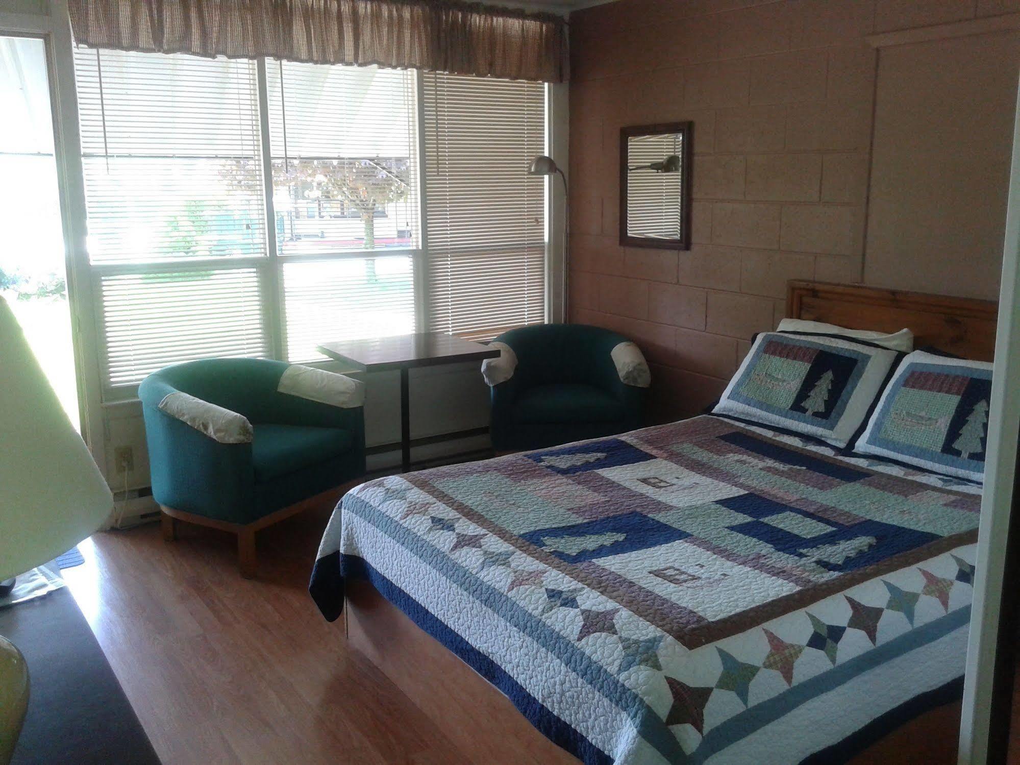 Capricorn Motel Royale 1000 Islands Lansdowne Eksteriør bilde