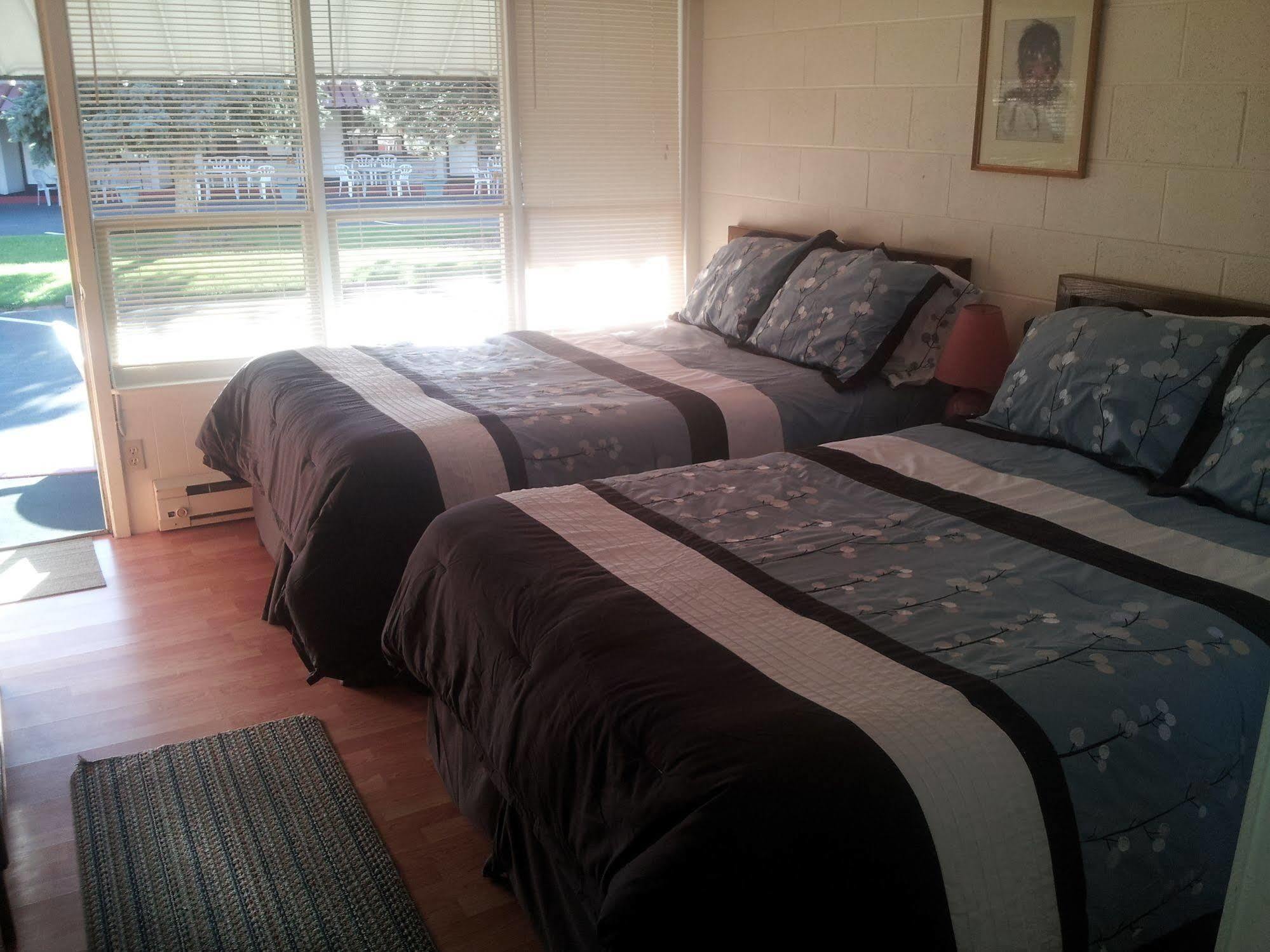 Capricorn Motel Royale 1000 Islands Lansdowne Eksteriør bilde