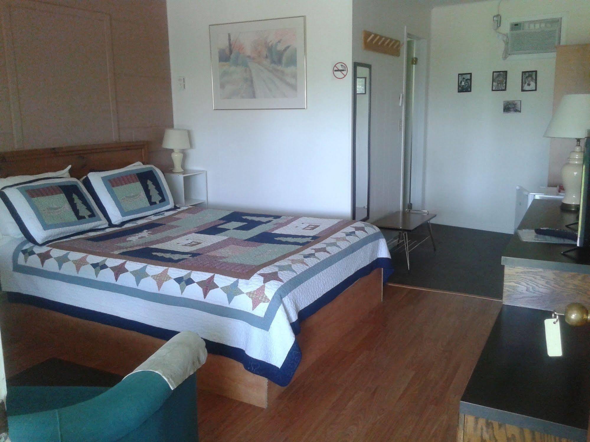 Capricorn Motel Royale 1000 Islands Lansdowne Eksteriør bilde