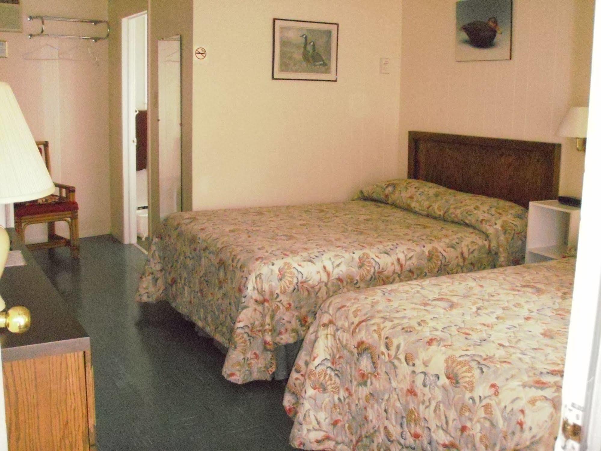 Capricorn Motel Royale 1000 Islands Lansdowne Eksteriør bilde
