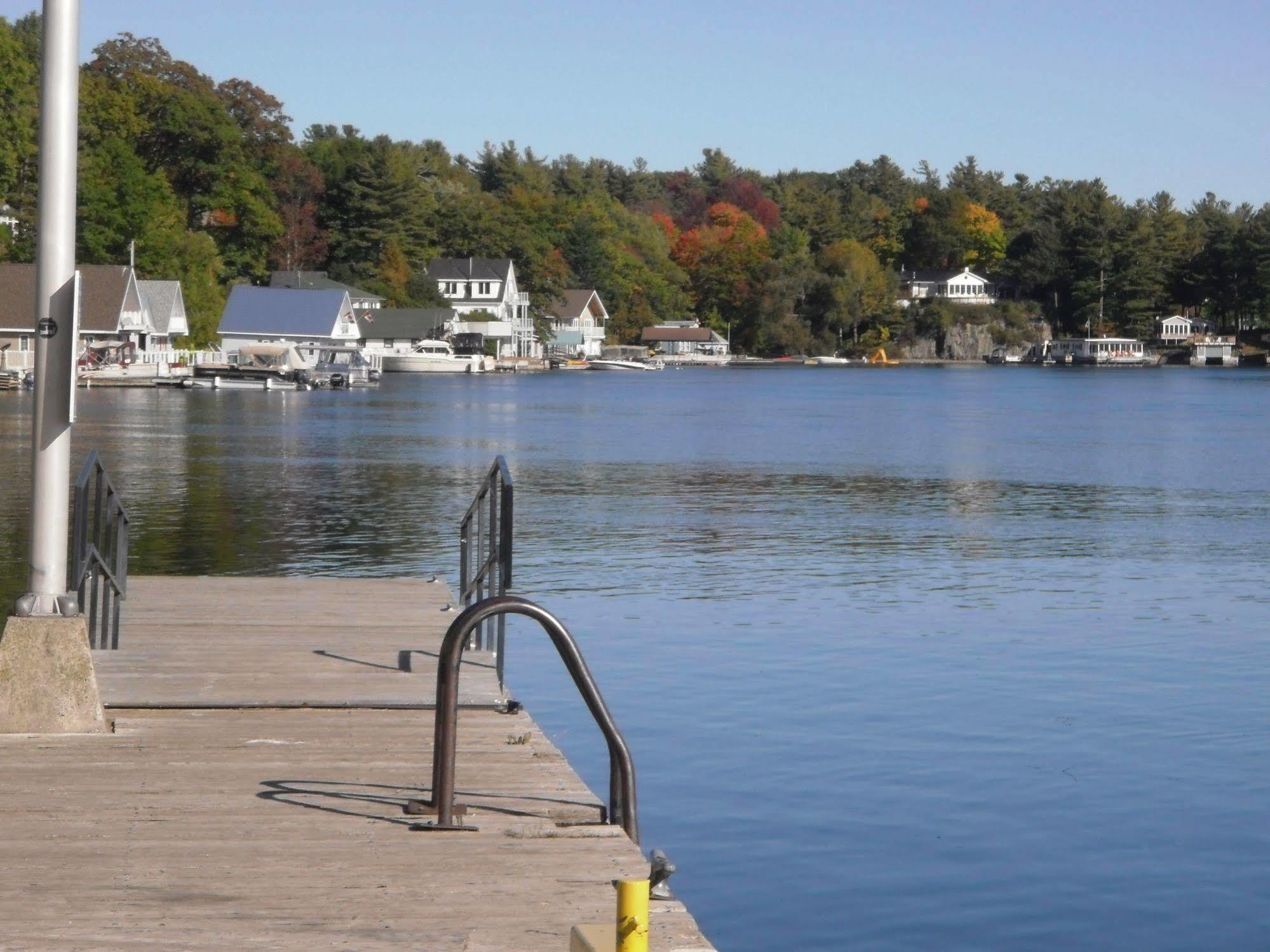 Capricorn Motel Royale 1000 Islands Lansdowne Eksteriør bilde