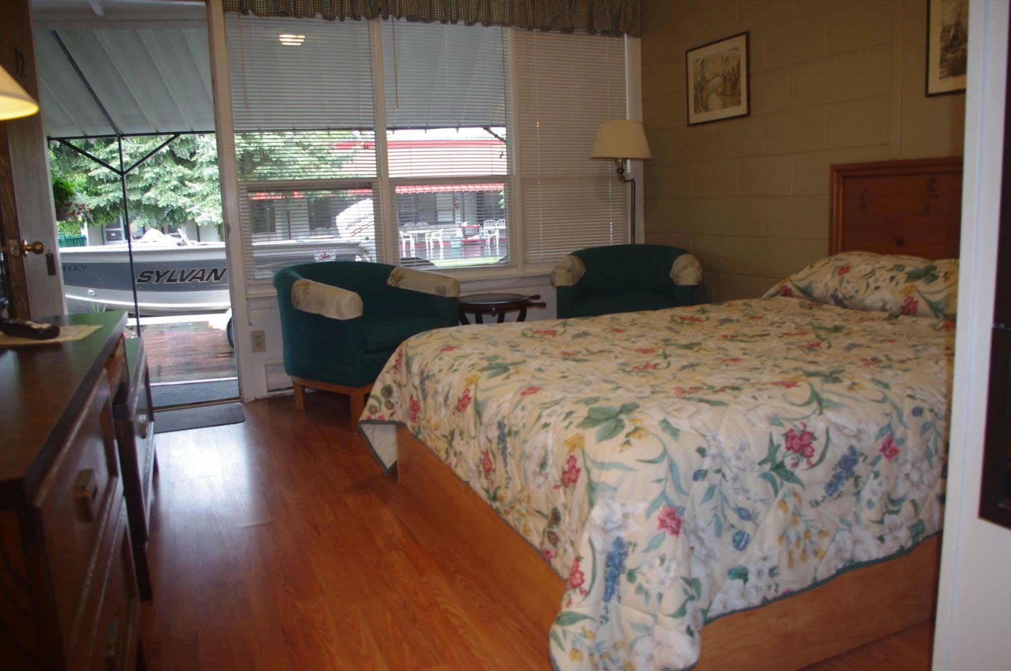 Capricorn Motel Royale 1000 Islands Lansdowne Eksteriør bilde