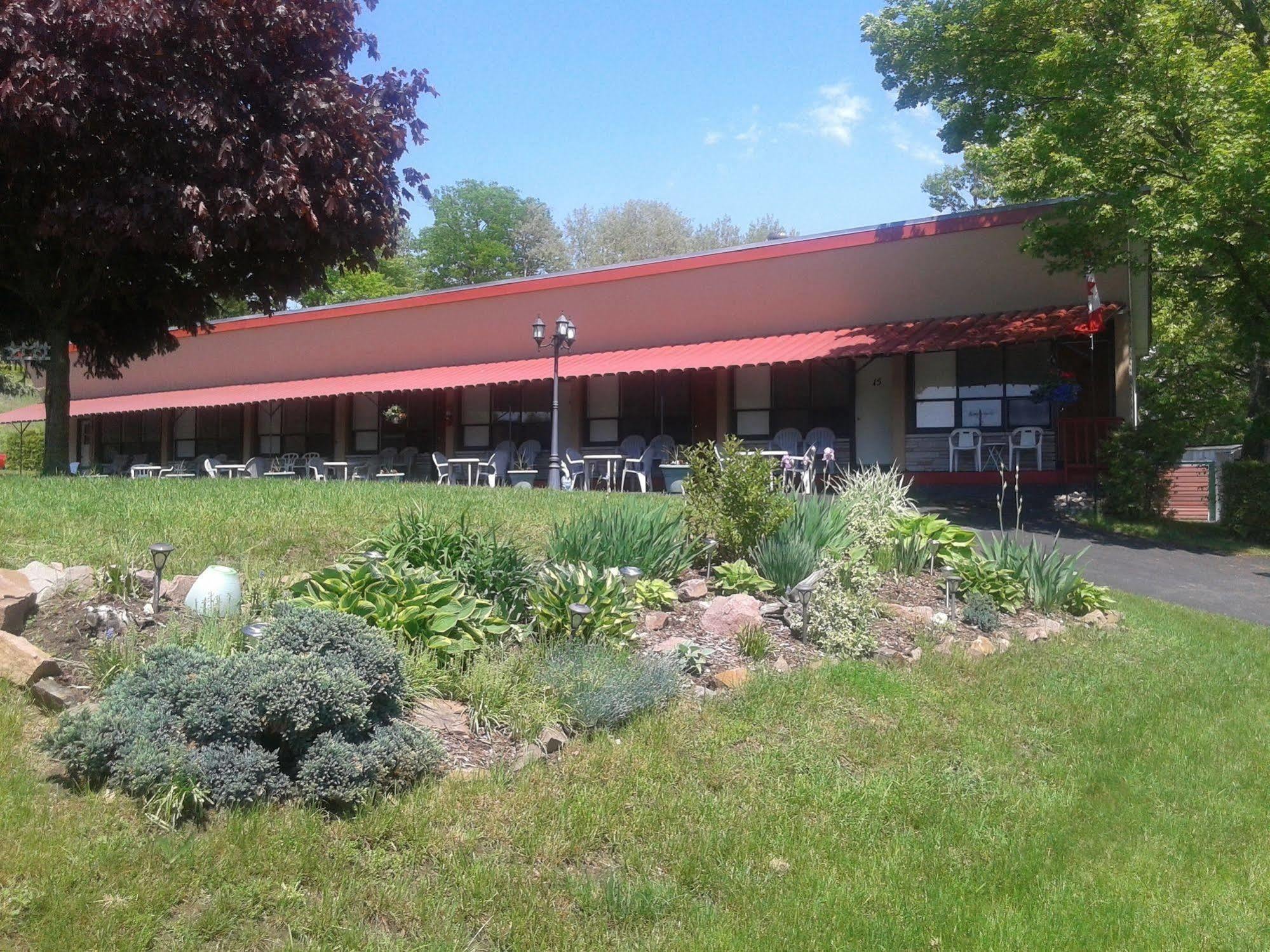 Capricorn Motel Royale 1000 Islands Lansdowne Eksteriør bilde